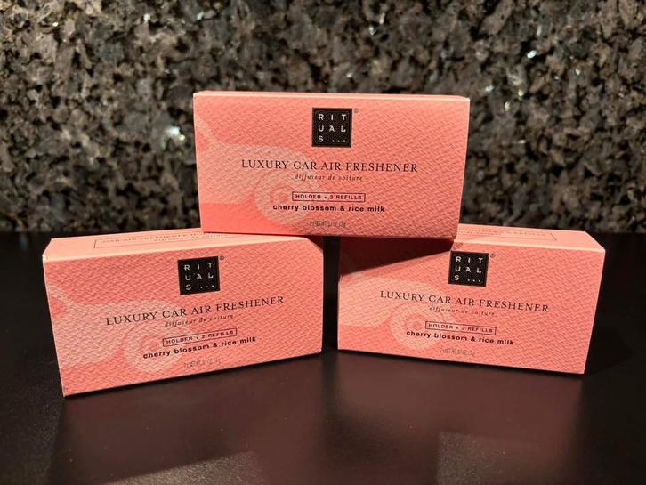 Rituaal Sakura autoparfum houder met 2 navullingen 💖 nieuw, Sieraden, Tassen en Uiterlijk, Uiterlijk | Parfum, Nieuw, Ophalen of Verzenden