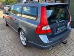 Volvo V70 2.5FT R-Design 230PK LEER / XENON / TREKHAAK, Traction-control, Gebruikt, Zwart, 2521 cc