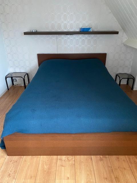 Twee persoons bed, Huis en Inrichting, Slaapkamer | Bedden, Gebruikt, Tweepersoons, 140 cm, 200 cm, Hout, Bruin, Ophalen
