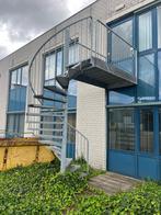 Gegalvaniseerde vluchttrap met bordes en leuning. (3,4m hoog, Doe-het-zelf en Verbouw, Ladders en Trappen, Ophalen, Gebruikt, Trap