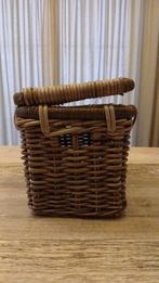 Rieten rotan mand met klep deksel, Huis en Inrichting, Ophalen of Verzenden, Rechthoekig, Riet