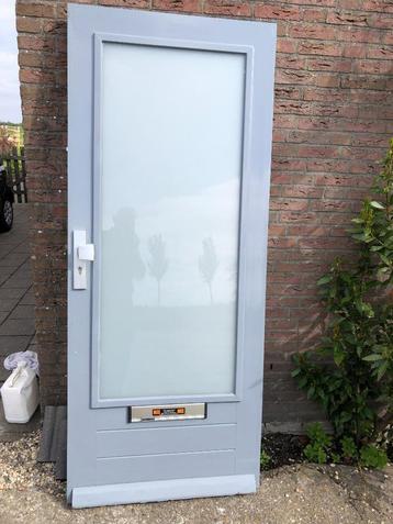 |hardhouten voordeur| buitendeur| dubbelglas|209X87| beschikbaar voor biedingen