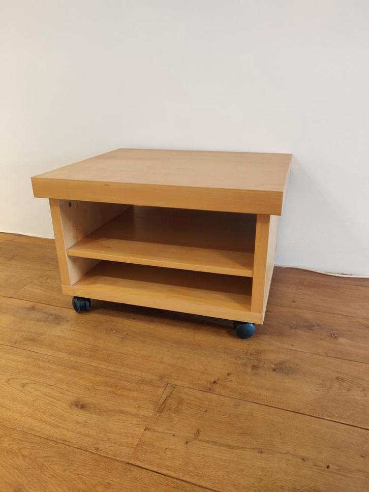Ikea TV meubel/tafeltje berkenfineer op wieltjes, Huis en Inrichting, Kasten | Televisiemeubels, Gebruikt, Minder dan 100 cm, 50 tot 100 cm