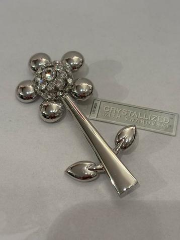 Astrelle Bloemen Broche met Swarovski beschikbaar voor biedingen