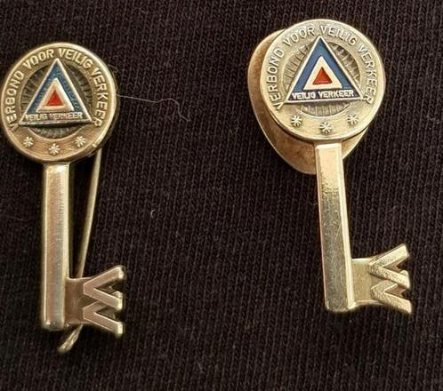 D085 Veilig Verkeer broche en knoopsgatspeld, Antiek en Kunst, Curiosa en Brocante, Ophalen of Verzenden