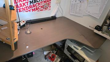 Hoek bureau.