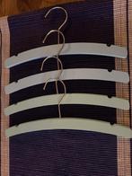 Set van 4 lichtblauwe houten baby kledinghangers, Kinderen en Baby's, Babymode-accessoires, Ophalen of Verzenden, Zo goed als nieuw