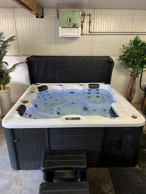 Balboa 5 persoons 1 jaar oud . Met nog 1 jaar garantie, Tuin en Terras, Bubbelbaden en Hottubs, Zo goed als nieuw, Ophalen of Verzenden