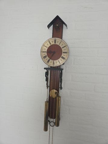 Retro klok (gratis) beschikbaar voor biedingen