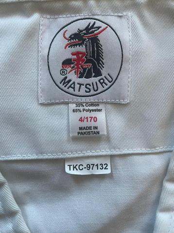 Taekwondo uniform for Teenagers beschikbaar voor biedingen