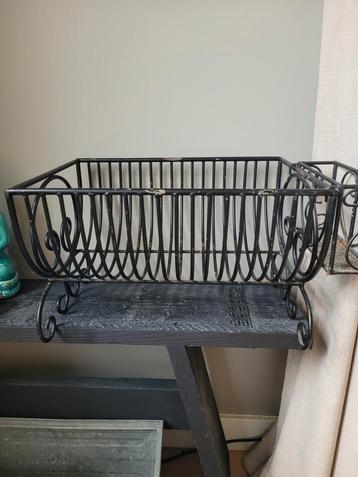 Brocante Rek / Mand beschikbaar voor biedingen