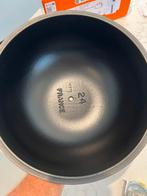 Nieuwe Le Creuset broodbakpan Kersenrood  in de doos, Gietijzer, Nieuw, Ophalen of Verzenden, Keramische plaat