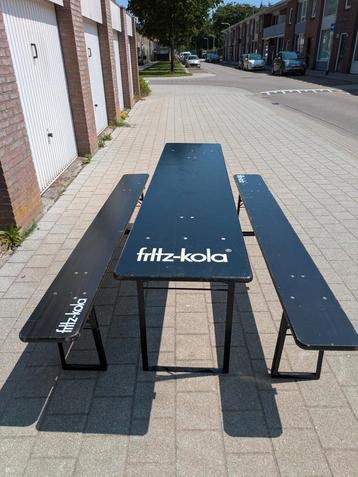 Fritz-Kola picknick tafel met banken beschikbaar voor biedingen