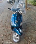Vespa scooter donker blauw, Fietsen en Brommers, Scooters | Vespa, Ophalen, Gebruikt