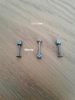 Nieuwe labret piercing. Dobbelsteen. Staal., Sieraden, Tassen en Uiterlijk, Piercings, Ophalen of Verzenden, Zo goed als nieuw