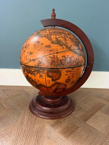 Prachtige Italiaanse wereldbol-bar uit Florence  mini bar beschikbaar voor biedingen