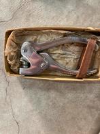 Vintage perforatietang, Ophalen