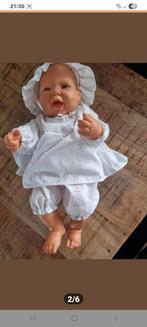 Schattige Babypop met Witte Kleertjes, Ophalen of Verzenden, Zo goed als nieuw, Babypop