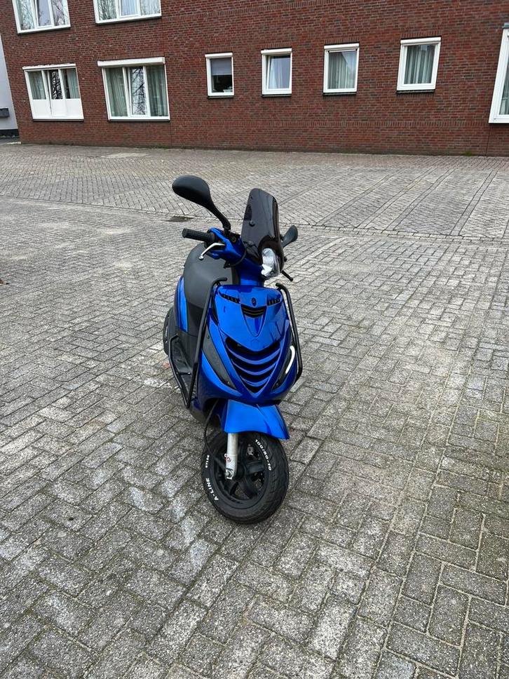 Piaggio Zip, Fietsen en Brommers, Scooters | Piaggio, Zo goed als nieuw, Zip, Maximaal 45 km/u, Benzine, Ophalen