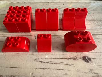 11 rode LEGO DUPLO blokjes/onderdelen beschikbaar voor biedingen