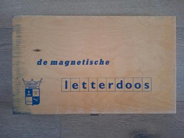 Vintage Magnetische Letterdoos INCOMPLEET beschikbaar voor biedingen
