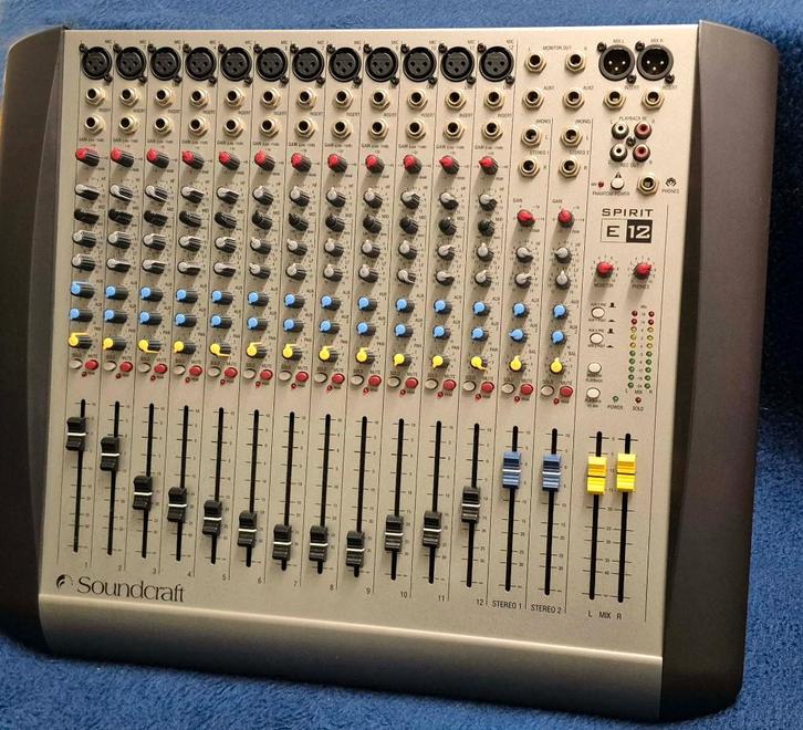 SOUNDCRAFT Spirit E12 mixer / mengpaneel, Muziek en Instrumenten, Mengpanelen, Zo goed als nieuw, 10 tot 20 kanalen, Ophalen