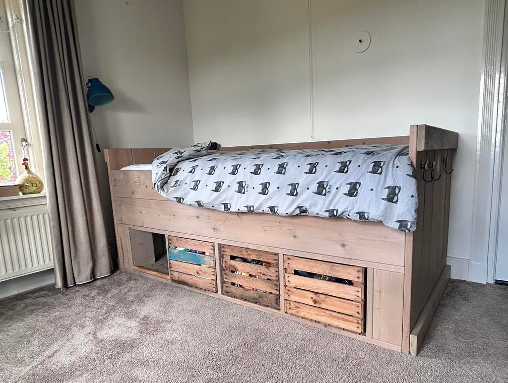 Stoer bed - steigerhout - 1 persoons, Ophalen, 85 tot 100 cm, Gebruikt, Matras