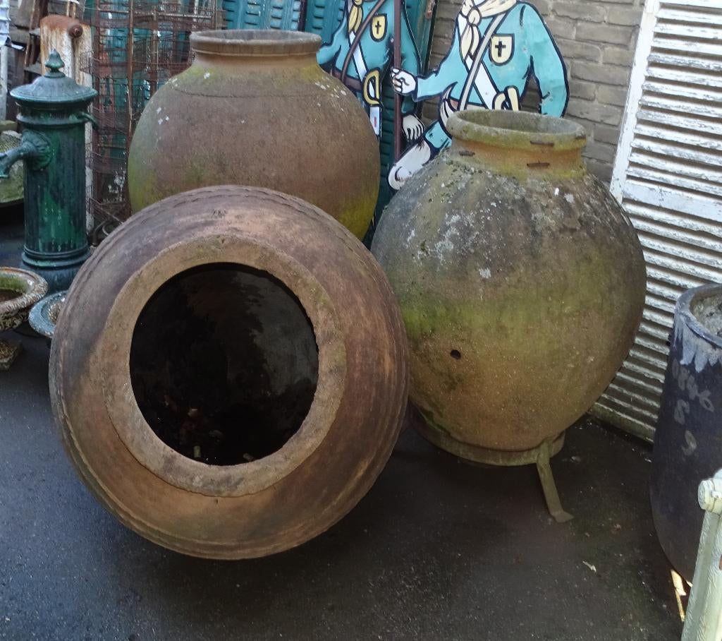 3 antieke zeer grote terracotta kruiken olijvenkruiken, Ophalen