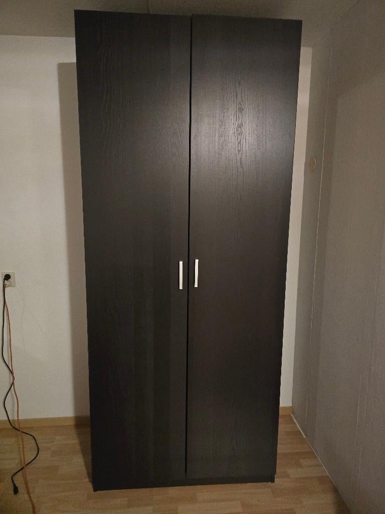 Kledingkast - Zwart - 2-deurs, Ophalen, Met deur(en), Gebruikt, 100 tot 150 cm