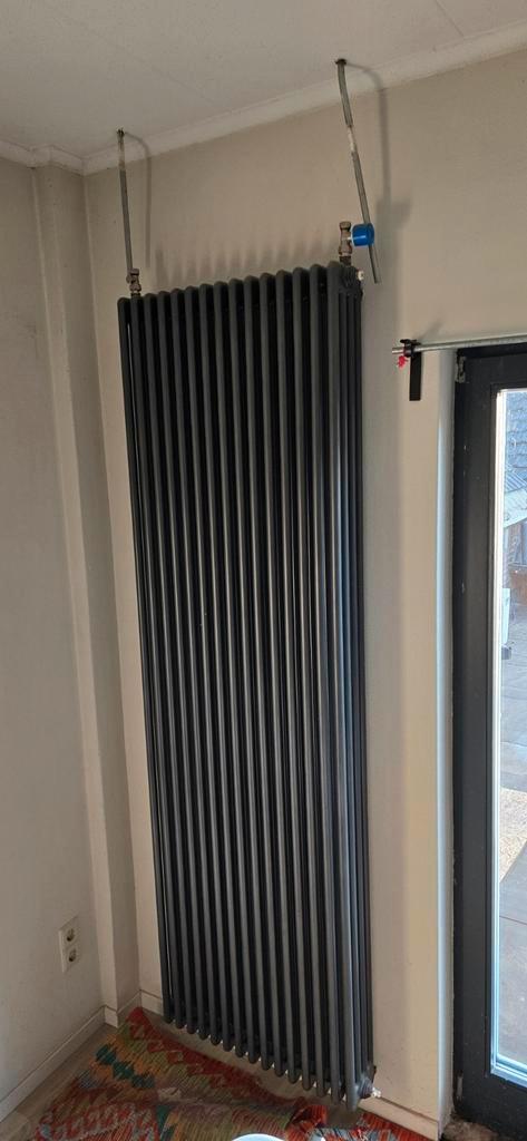 Donkergrijze antraciet verticale radiator, Doe-het-zelf en Verbouw, Verwarming en Radiatoren, Radiator, 80 cm of meer, 60 tot 150 cm