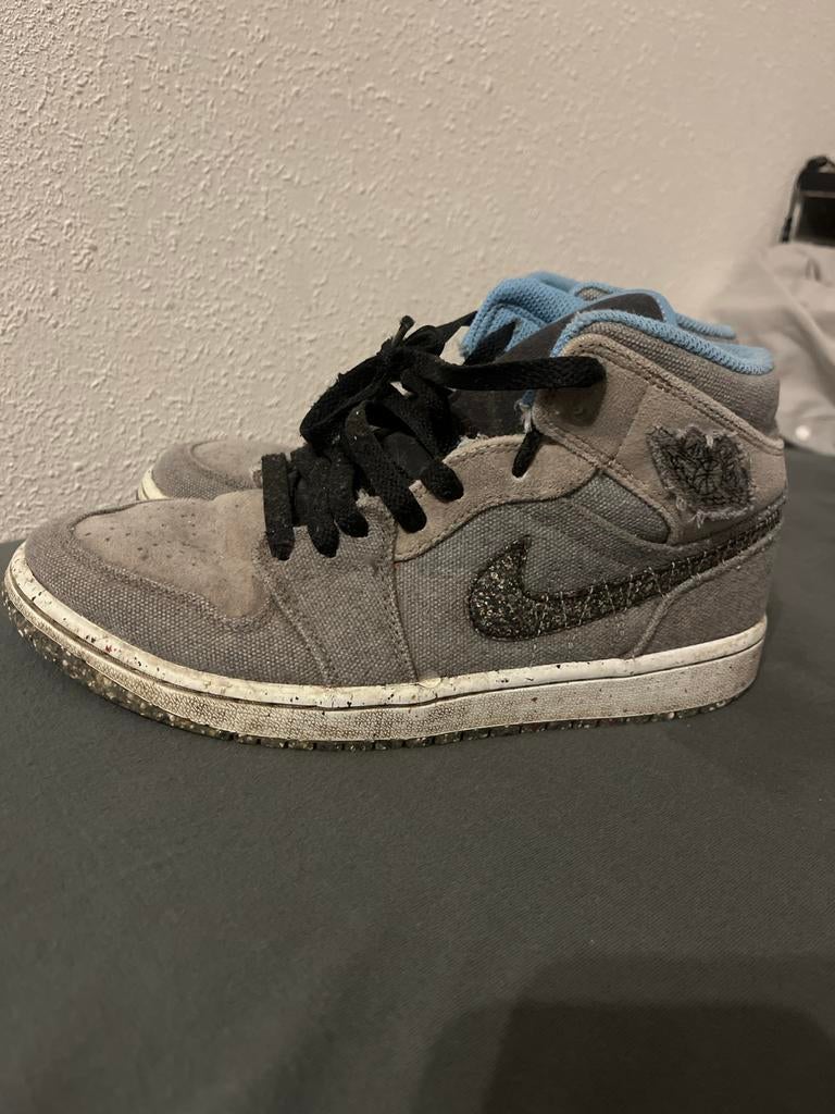 Nike Air Jordan 1 Mid SE Craft Inside Out Grijs Maat 40, Kleding | Heren, Schoenen, Ophalen of Verzenden, Gedragen, Overige kleuren