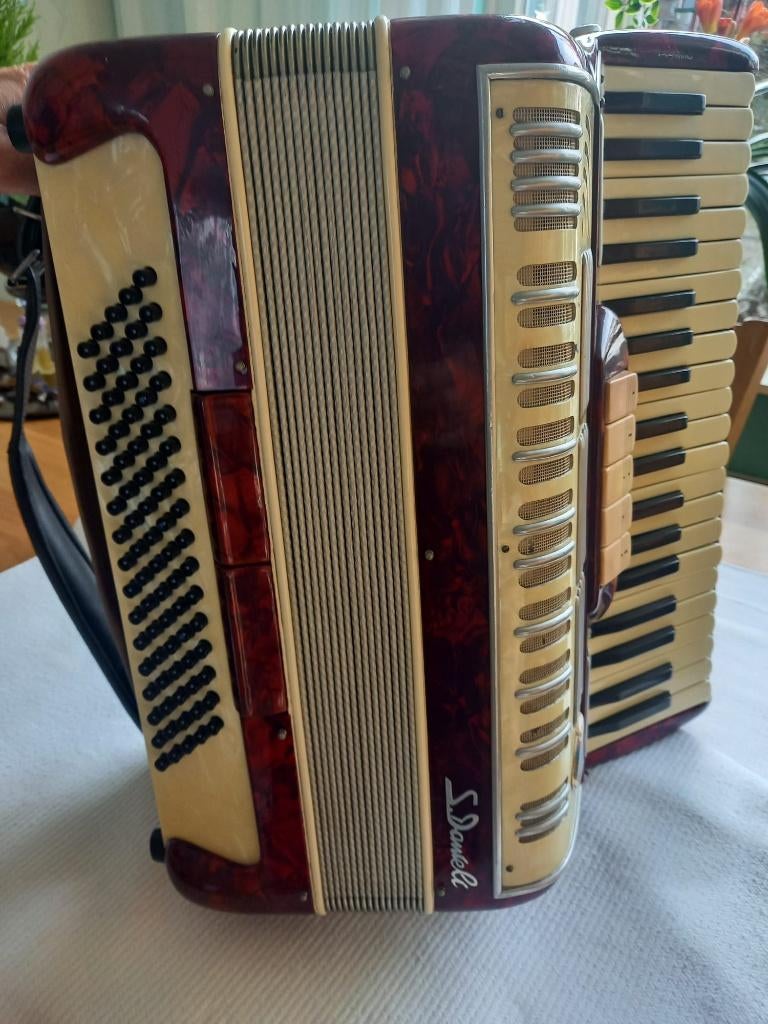 Accordeon, Muziek en Instrumenten, Accordeons, Gebruikt, Toetsaccordeon, Met koffer, Ophalen