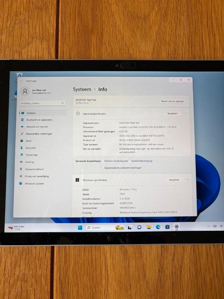 Microsoft Surface Pro, Computers en Software, Windows Laptops, Zo goed als nieuw, 13 inch, SSD, 2 tot 3 Ghz, 4 GB, Qwerty, Met videokaart