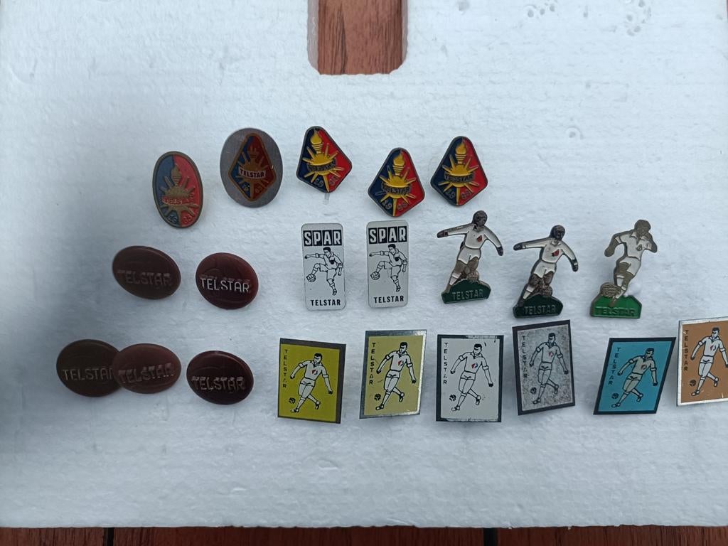 Vintage voetbal pins en speldjes - Telstar, Spar, Verzamelen, Ophalen of Verzenden, Gebruikt, Overige binnenlandse clubs, Overige typen