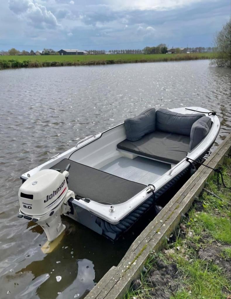 Te koop: grachtenbootje met boottrailer, Ophalen of Verzenden, Zo goed als nieuw, Buitenboordmotor, Polyester