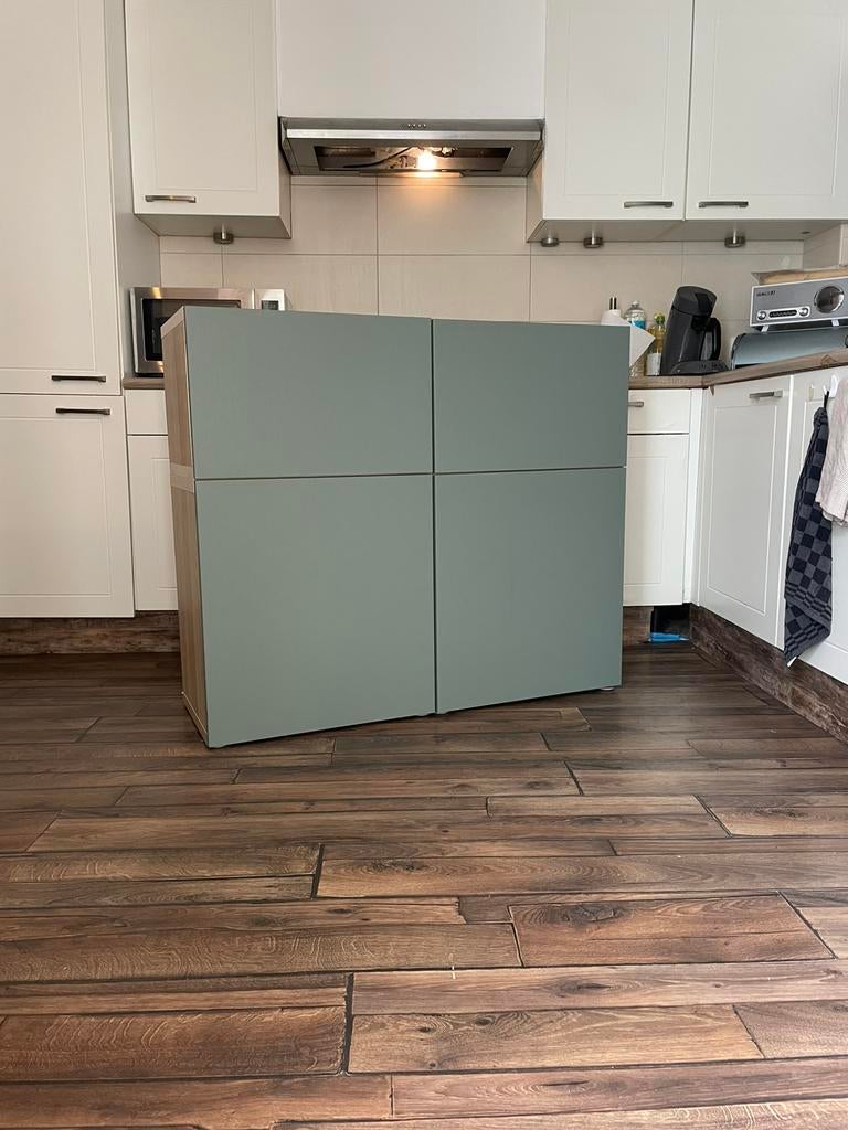 Mooie besta kast licht eiken met groene relief deurtjes, Ophalen of Verzenden, Gebruikt