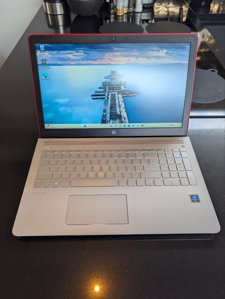 Rode 15" HP laptop (QWERTZ), Intel Pentium Gold, 15 inch, 8 GB, Ophalen of Verzenden