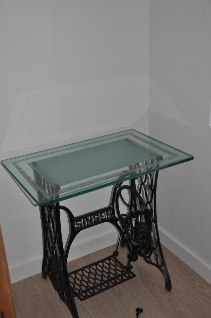 naaitafel (onderstel singer met een glazen blad), Antiek en Kunst, Antiek | Naaimachines, Ophalen