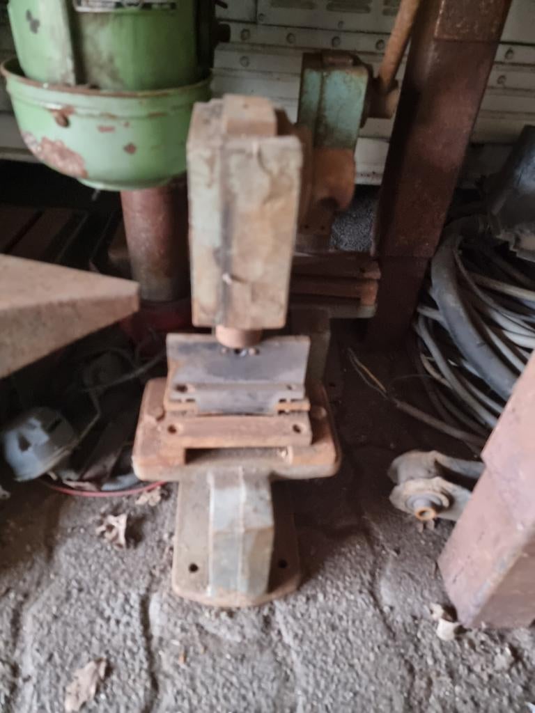 Pons voor sleuven te ponsen, Ophalen