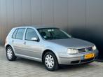 Volkswagen Golf 1.6 Automaat 2003 Trekhaak apk 31-3-2027, Stof, Zwart, 4 cilinders, USB