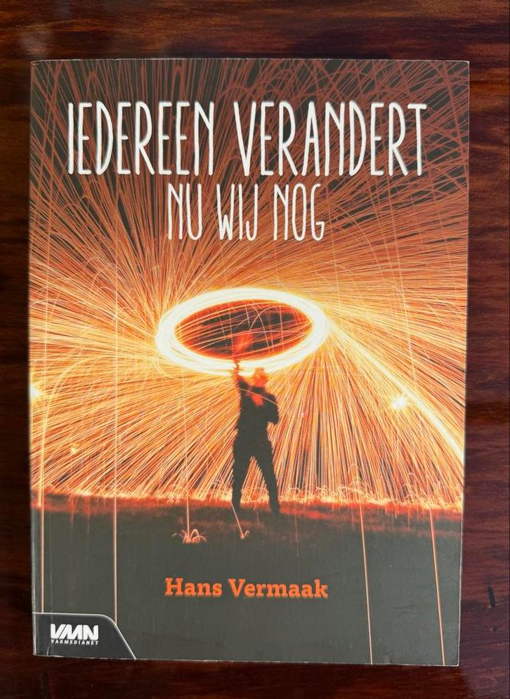 Iedereen verandert - nu wij nog | Hans Vermaak, Boeken, Studieboeken en Cursussen, Zo goed als nieuw, Ophalen of Verzenden