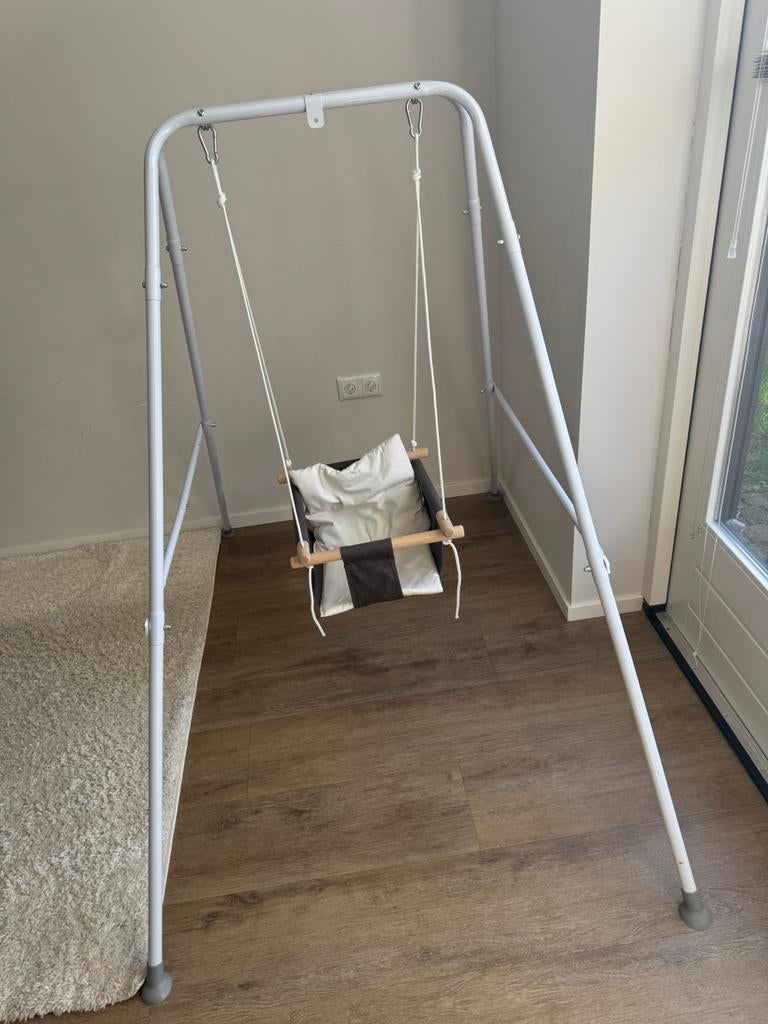 Kinder schommel met standaard te koop., Kinderen en Baby's, Speelgoed | Buiten | Speeltoestellen, Ophalen, Zo goed als nieuw, Schommel