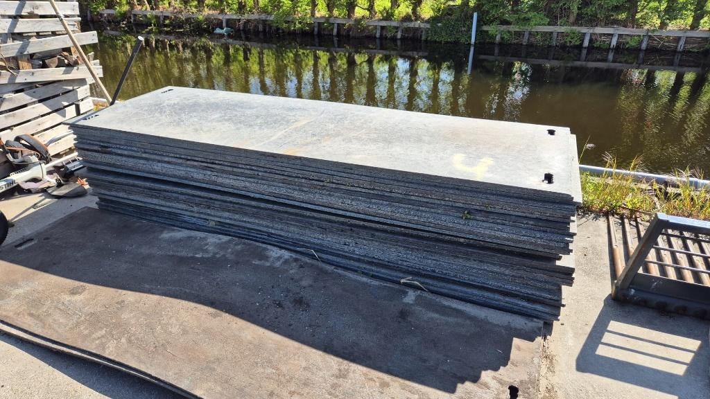 HMPE Rijplaten 3000x1000x20mm - 30 stuks (achterste stapel), Doe-het-zelf en Verbouw, Platen en Panelen, Ophalen, Gebruikt, Overige materialen