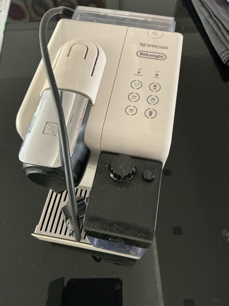 Nespresso De'Longhi Cup Koffiezetapparaat, Witgoed en Apparatuur, Koffiezetapparaten, Ophalen, Gebruikt, Koffiemachine, 1 kopje