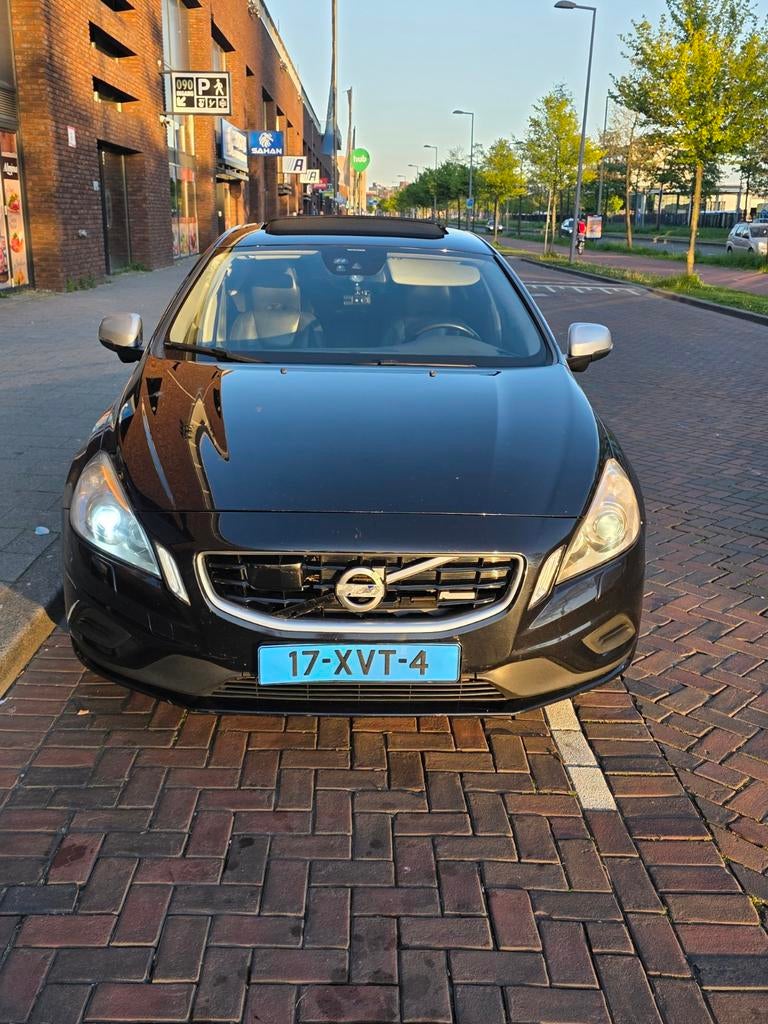 Volvo S60 1.6D Drive 84KW Powershift 2012 Zwart, Auto's, Volvo, 1402 kg, Zwart, 4 cilinders, S60