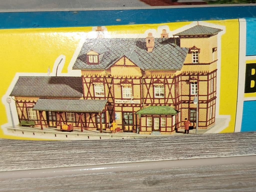 SCENERY FALLER B-112 STATION RAMSTAD, Hobby en Vrije tijd, Modeltreinen | H0, Ophalen of Verzenden, Gelijkstroom of Wisselstroom