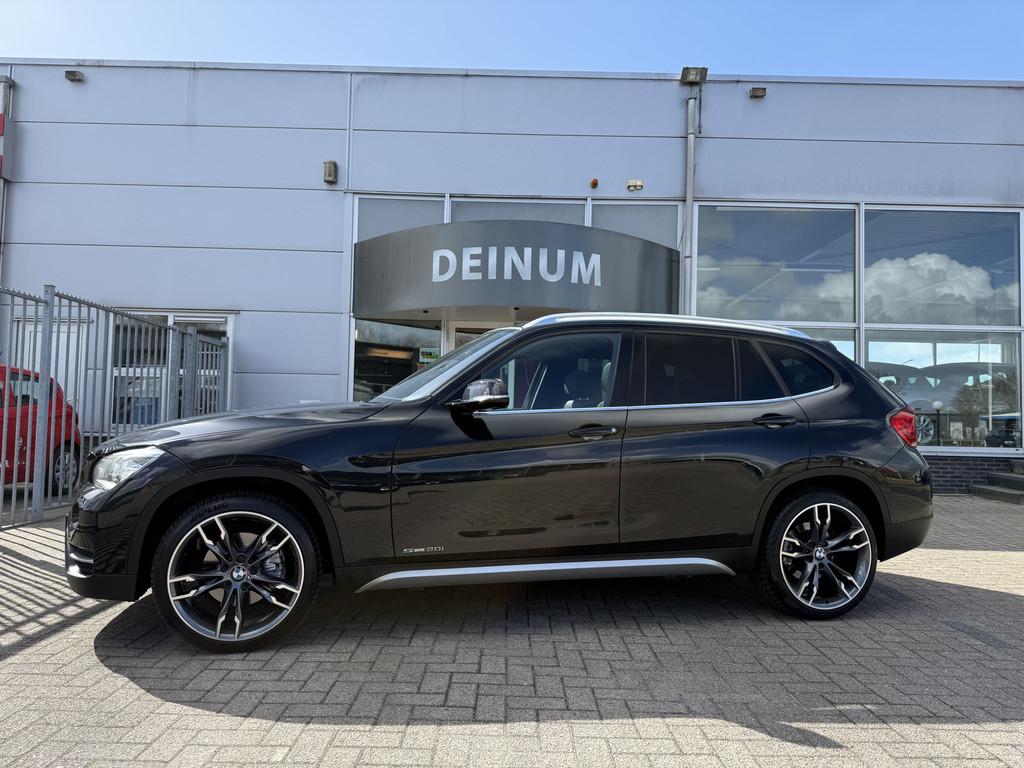 BMW X1 sDrive20i High Executive Automaat Panoramadak, Leder, Auto's, 4 cilinders, Met garantie (alle), Cruise Control, Zwart