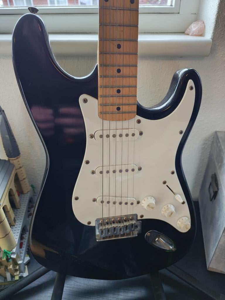Elektrische gitaar met versterker en draagtas, Muziek en Instrumenten, Ophalen, Solid body, Overige merken, Met versterker
