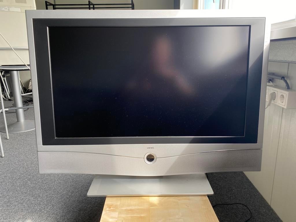 Loewe Xelos 32”  TV met afstandsbediening (kpn), Ophalen, Zo goed als nieuw, 50 Hz, Overige merken