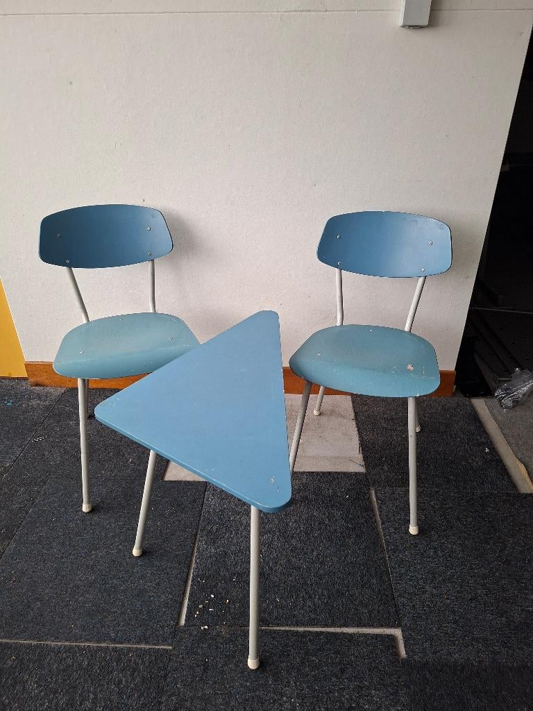 retro driehoek tafeltje + 2 stoelen, Retro / vintage, Gebruikt, Minder dan 50 cm, Overige vormen